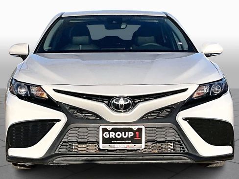 Used 2024 Toyota Camry SE image 3