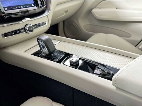 Used 2025 Volvo XC60 T8 Core image 13