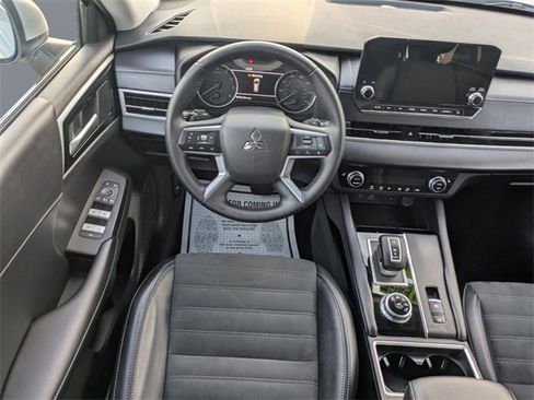 Used 2024 Mitsubishi Outlander FWD image 18