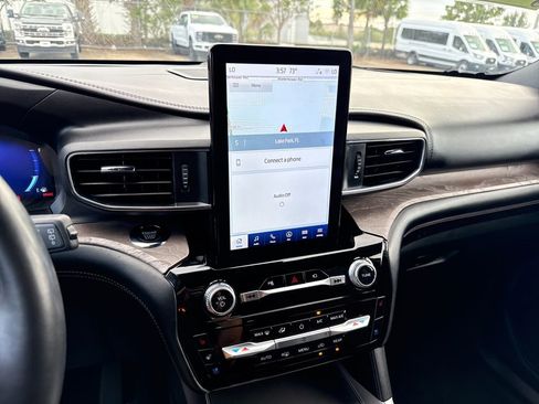 Used 2023 Ford Explorer Platinum w/ Technology Package image 17