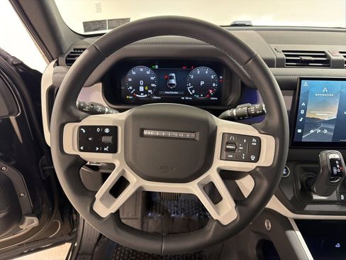 Used 2025 Land Rover Defender 110 S image 14