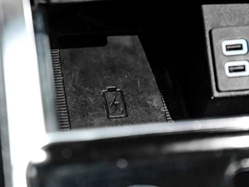 Used 2019 Ford Edge Titanium image 32