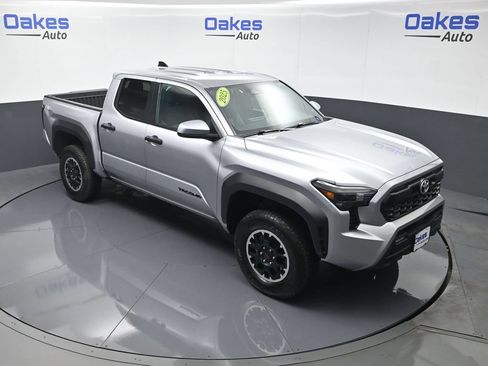 Used 2025 Toyota Tacoma TRD Off-Road AWD/4WD image 46