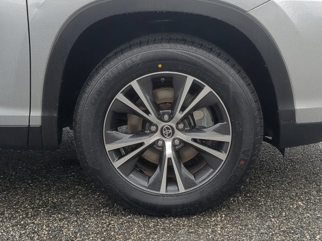 Used 2019 Toyota Highlander LE FWD image 11