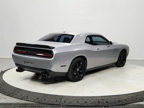 Used 2017 Dodge Challenger R/T image 7