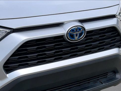 Used 2019 Toyota RAV4 XLE AWD/4WD image 32