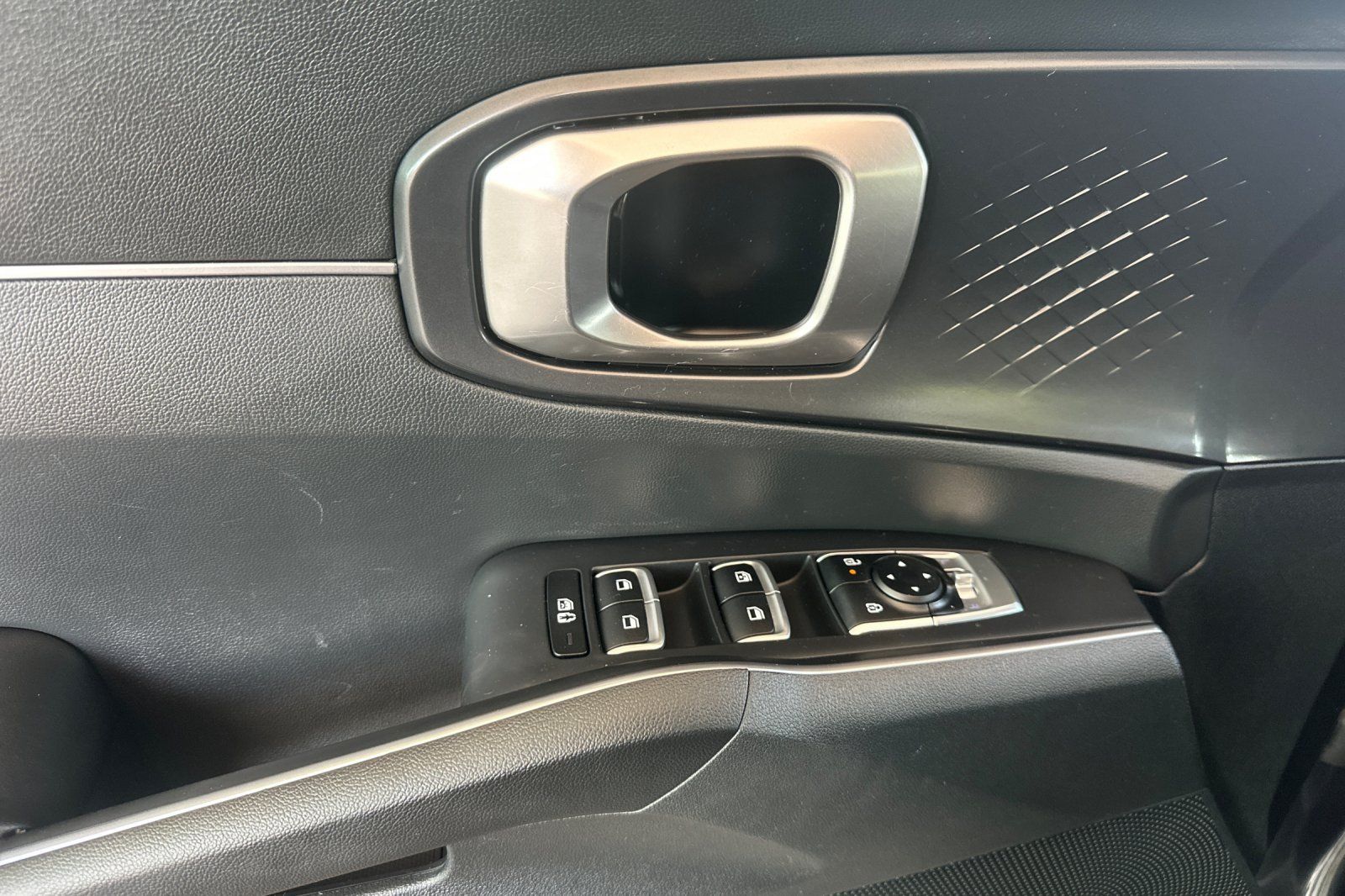 Used 2024 Kia Sorento S FWD image 11