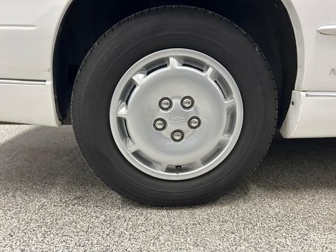 Used 1997 Chevrolet Monte Carlo LS image 7