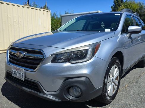 Used 2018 Subaru Outback 2.5i Premium AWD/4WD image 2