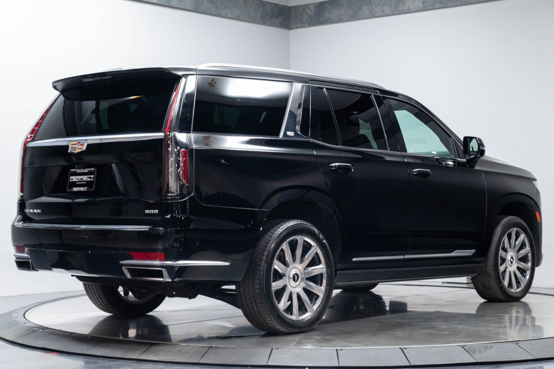 Used 2024 Cadillac Escalade Premium Luxury Platinum AWD/4WD image 15