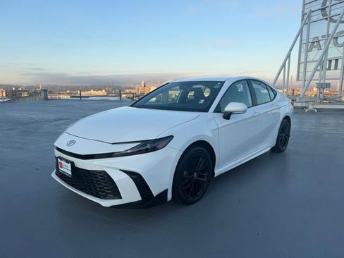 Certified 2025 Toyota Camry SE image 5