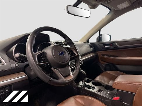 Used 2018 Subaru Outback 2.5i Touring AWD/4WD image 9