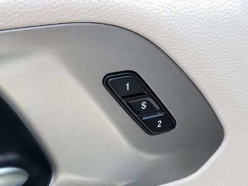 Used 2023 Chrysler Pacifica Touring-L FWD image 28
