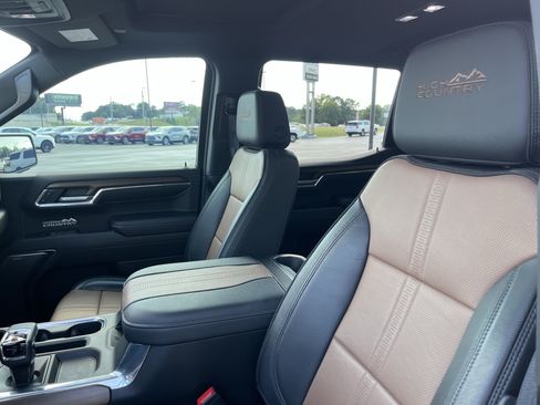 Used 2024 Chevrolet Silverado 1500 High Country w/ High Country Premium Package AWD/4WD image 6
