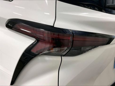 Certified 2024 Toyota Sienna LE image 34