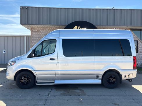 Used 2019 Mercedes-Benz Sprinter 144 image 2