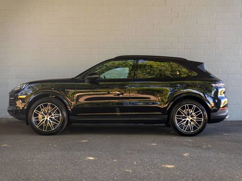 New 2026 Porsche Cayenne Base image 2
