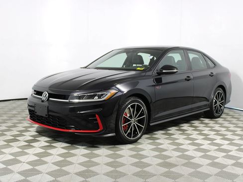 Used 2025 Volkswagen Jetta GLI Autobahn FWD image 3