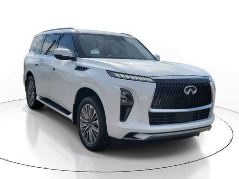 New 2026 INFINITI QX80 Luxe image 2