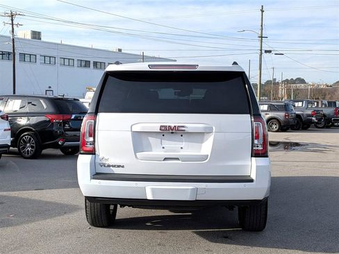 Used 2017 GMC Yukon SLT image 4