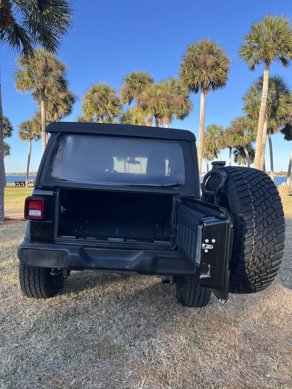 Used 2018 Jeep Wrangler Unlimited Sport AWD/4WD image 9