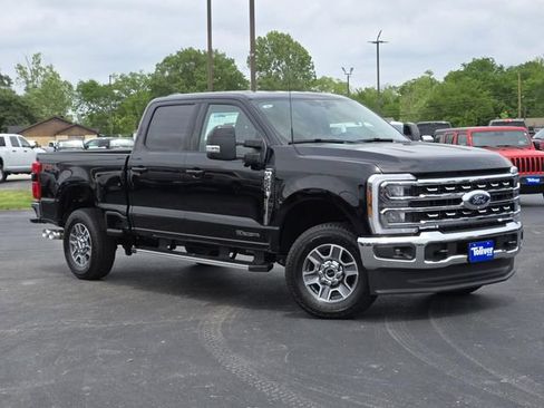 New 2025 Ford F250 Lariat w/ FX4 Off-Road Package image 2