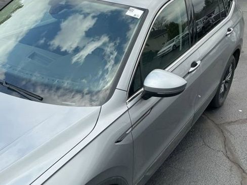 Used 2024 Volkswagen Tiguan SE image 7