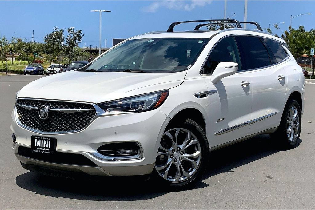 Used 2018 Buick Enclave Avenir w/ Avenir Technology Package FWD image 2