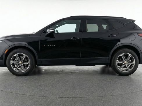 Used 2025 Chevrolet Blazer LT FWD image 5