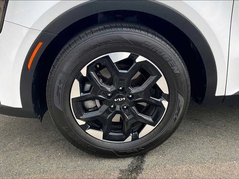 Used 2024 Kia Sorento S FWD image 11