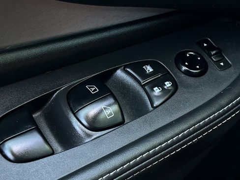 Used 2021 Nissan Murano SV FWD image 14
