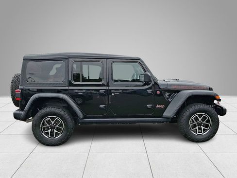 Used 2025 Jeep Wrangler Unlimited Rubicon AWD/4WD image 8