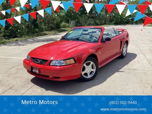 Used 2004 Ford Mustang Convertible RWD image 1