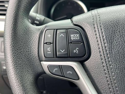 Used 2018 Toyota Highlander LE AWD/4WD image 20