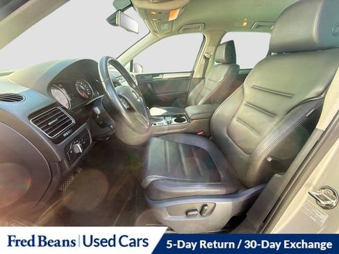 Used 2012 Volkswagen Touareg Sport AWD/4WD image 28