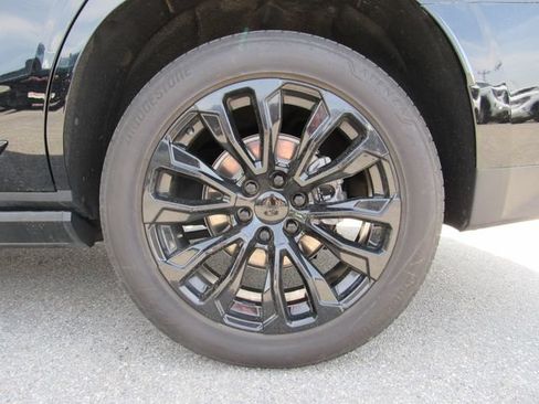 Used 2024 GMC Yukon Denali Ultimate AWD/4WD image 9