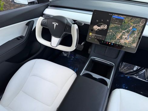 Used 2021 Tesla Model Y Long Range image 40