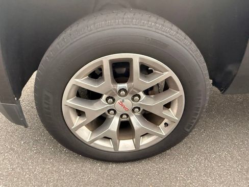 Used 2018 GMC Yukon XL SLT w/ Open Road Package AWD/4WD image 12