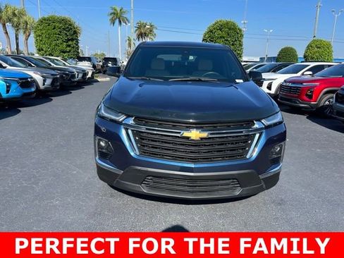 Used 2023 Chevrolet Traverse LS image 2