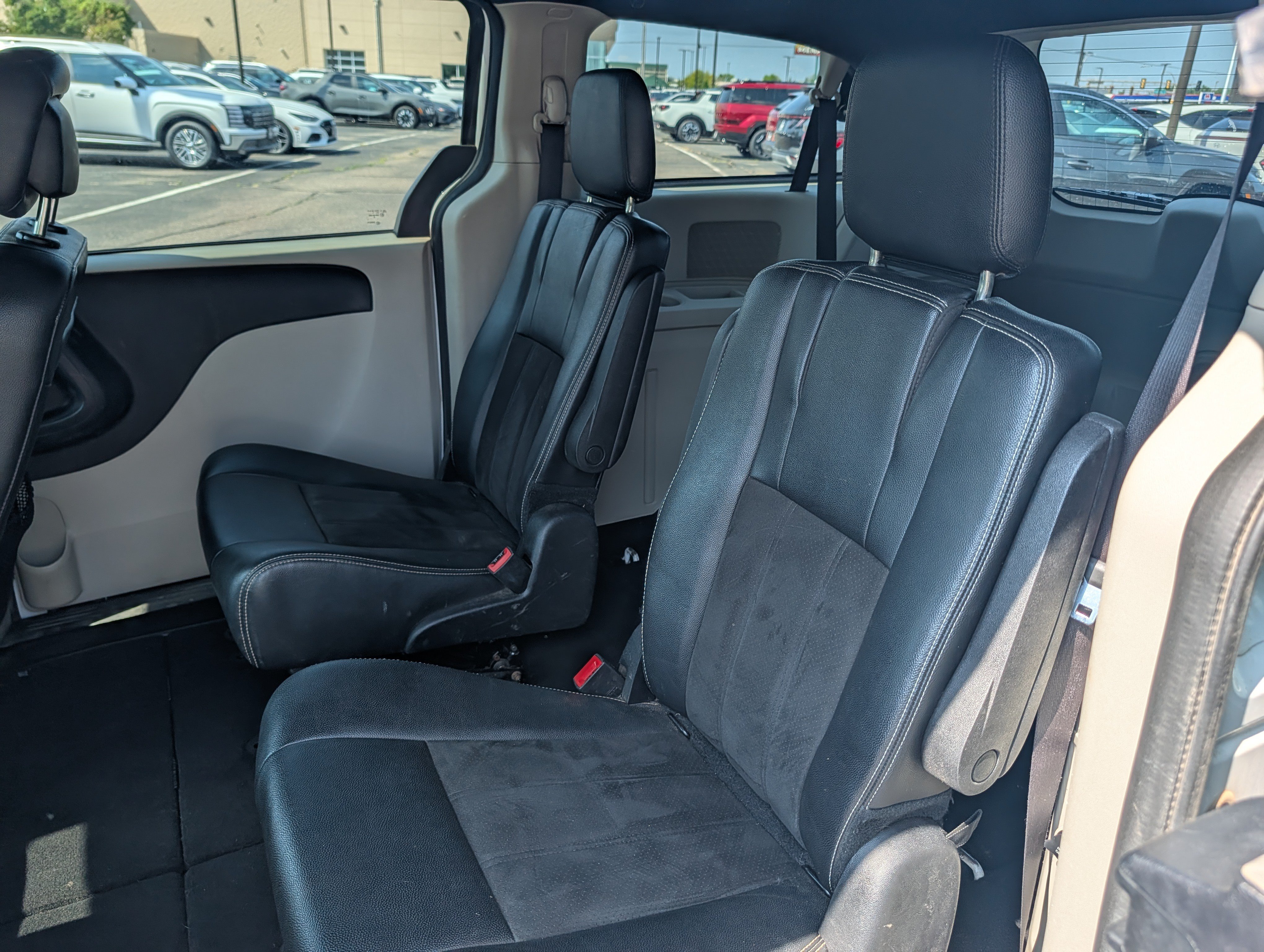 Used 2019 Dodge Grand Caravan SXT FWD image 12