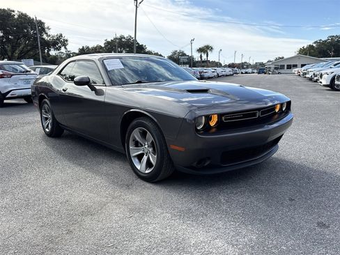 Used 2019 Dodge Challenger SXT image 7
