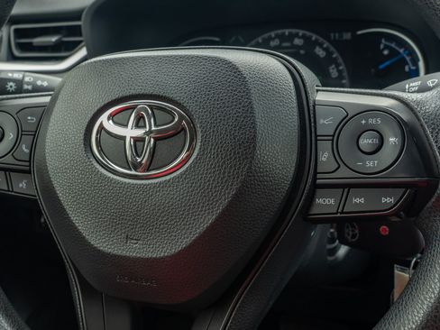 Used 2025 Toyota RAV4 LE AWD/4WD image 29