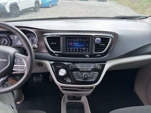 Used 2018 Chrysler Pacifica Touring Plus w/ Tire & Wheel Group image 22