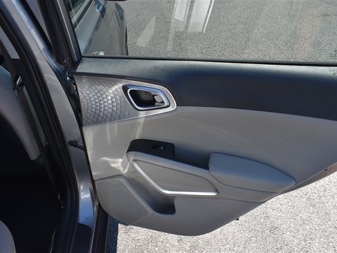 Used 2025 Kia Soul LX w/ LX Technology Package FWD image 24