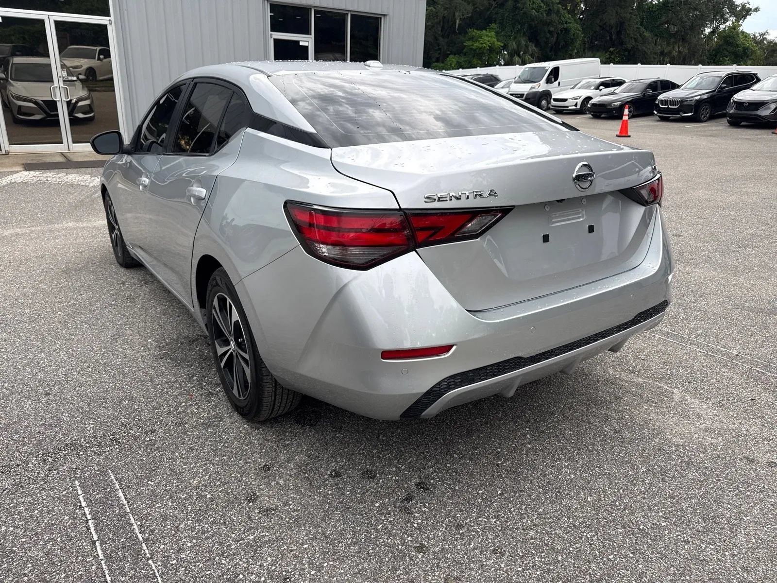 Used 2022 Nissan Sentra SV FWD image 11