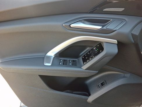 Certified 2025 Audi Q5 Premium Plus w/ Premium Plus AWD/4WD image 12