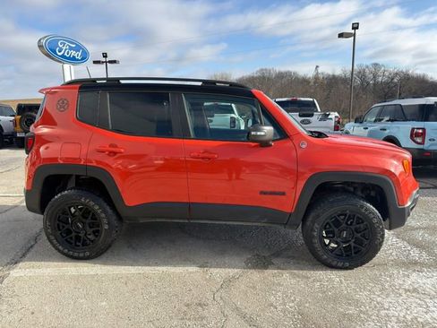 Used 2019 Jeep Renegade Trailhawk image 8