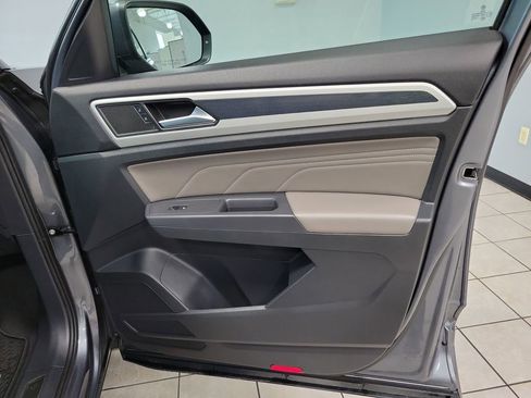 Used 2021 Volkswagen Atlas SE image 27