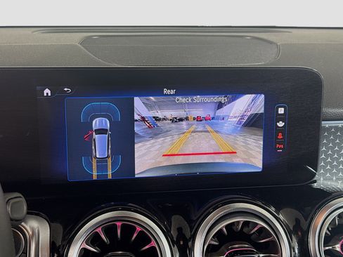 Used 2024 Mercedes-Benz EQB 300 4MATIC image 19