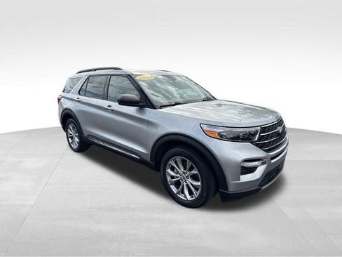 Used 2020 Ford Explorer XLT w/ Equipment Group 202A AWD/4WD image 3